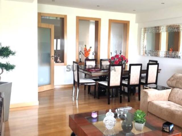 Apartamento T4 em Chaves com garagem