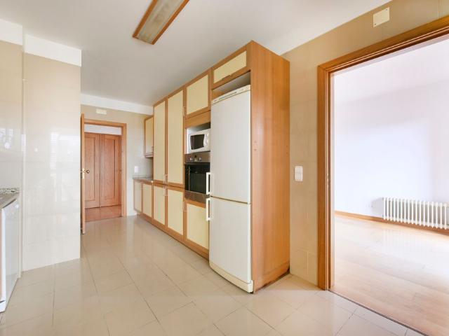 Apartamento T4 Em Condomínio com Piscina no Monte Estoril