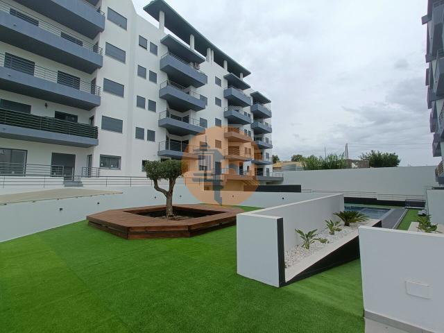 Apartamento T4 em Condomínio com Piscina