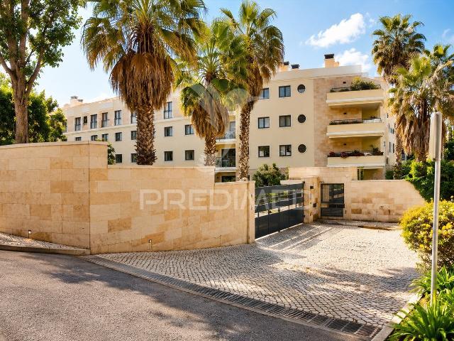 Apartamento T4 em Condominio Fechado