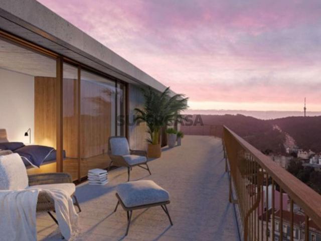 Apartamento T4 em condomínio privado em Campo de Ourique, Lisboa