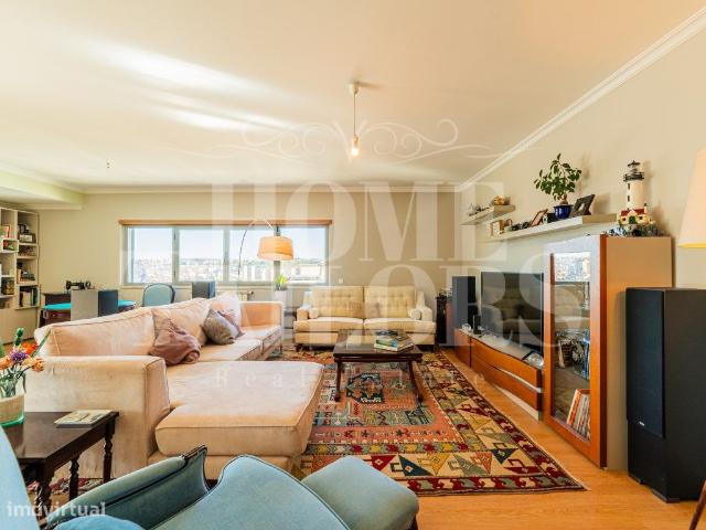 Apartamento T4, em condomnio fechado