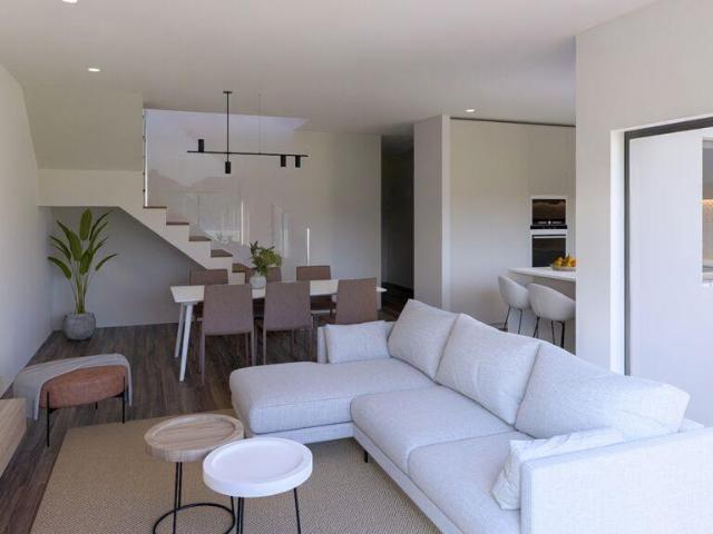 Apartamento T4 em Corroios de 119,00 m² 119m² Charneca De Caparica