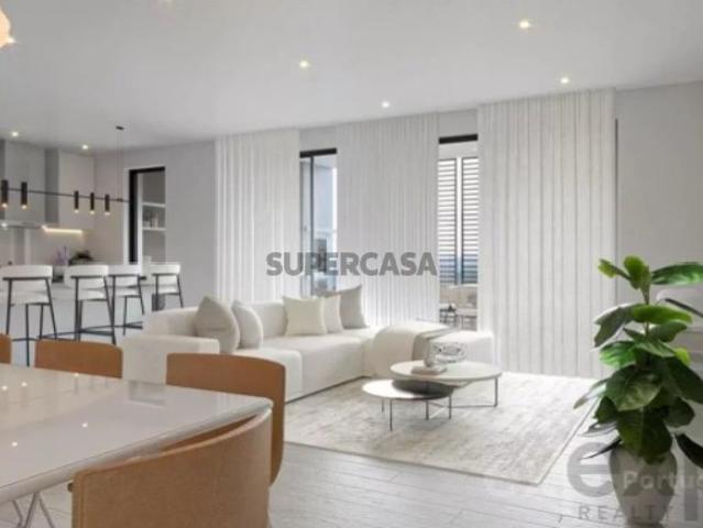 Apartamento T4 em Faro Sé e São Pedro