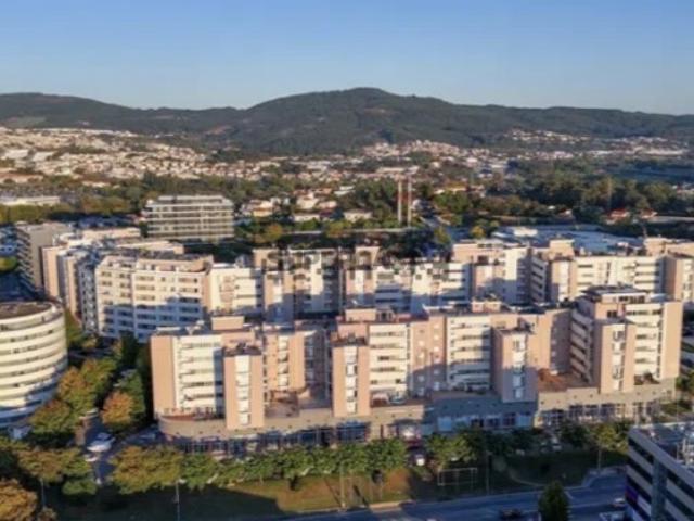 Apartamento T4 em Ferreiros e Gondizalves