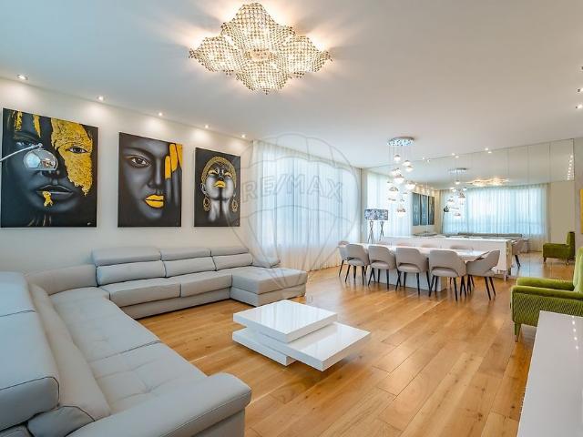 Apartamento T4 em Lisboa
