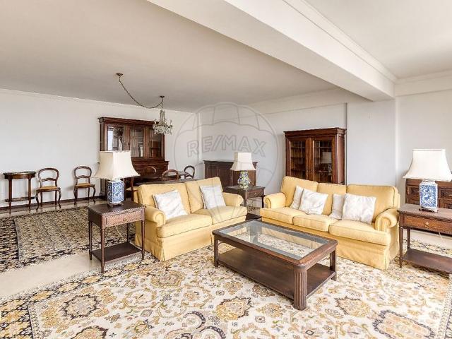 Apartamento T4 em Lisboa