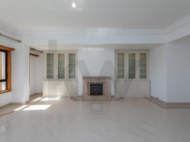 Apartamento T4 em Lisboa
