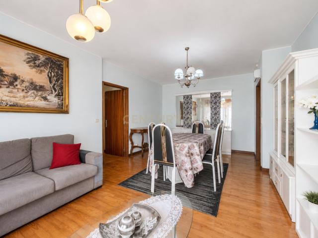 Apartamento T4 em Lordelo do Ouro e Massarelos, Junto ao Rio Douro