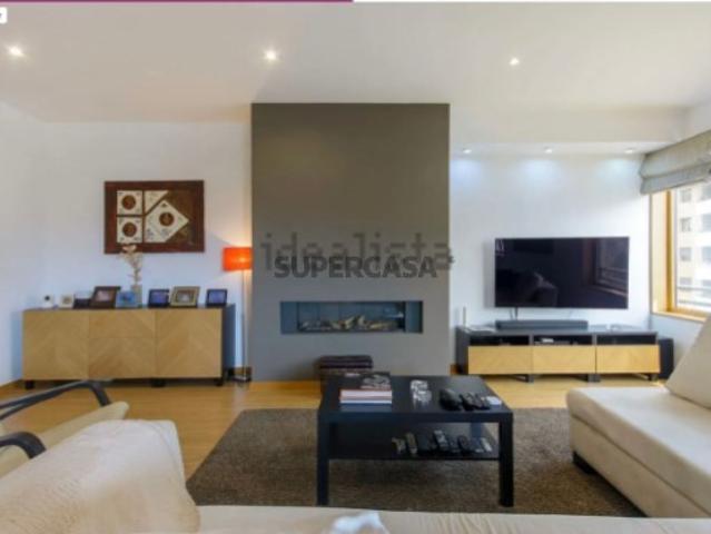 Apartamento T4 em Loures