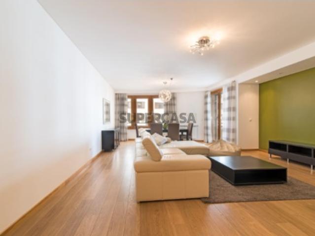 Apartamento T4 em Loures