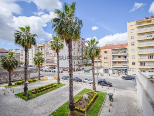 Apartamento T4 em Lumiar