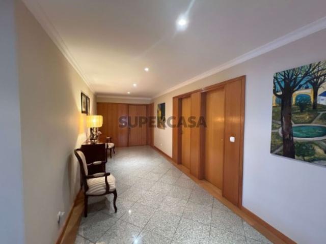 Apartamento T4 em Mafamude