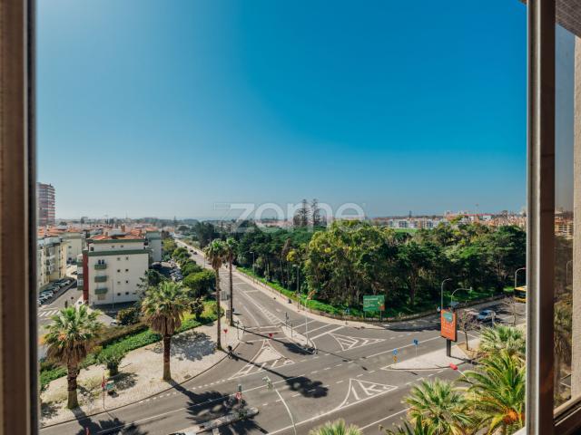 Apartamento T4 em Oeiras com vista para o mar