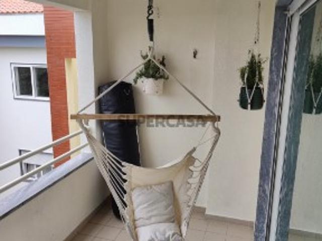Apartamento T4 em Outeiro de Polima