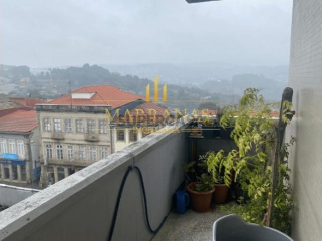 Apartamento T4 centro em Penafiel