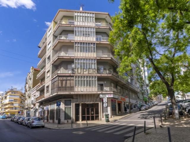 Apartamento T4 em Penha de França