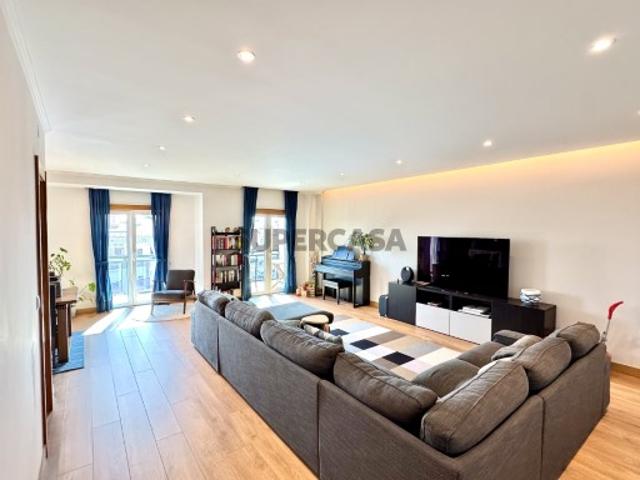 Apartamento T4 em Póvoa de Santa Iria e Forte da Casa
