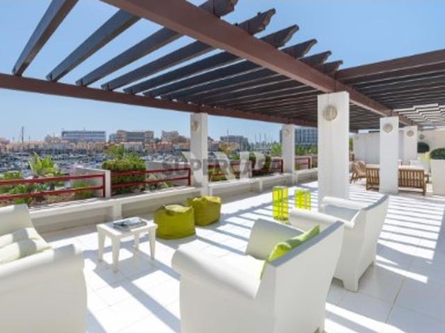 Apartamento T4 em Quarteira