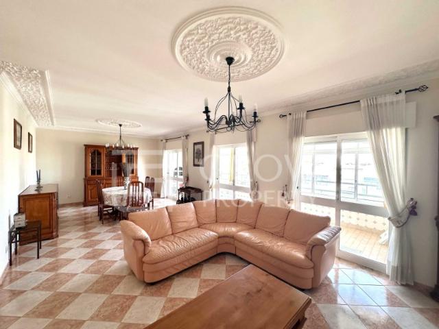 Apartamento T4 em Quarteira
