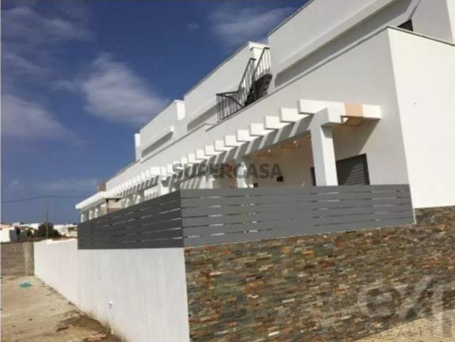 Apartamento T4 em Quelfes
