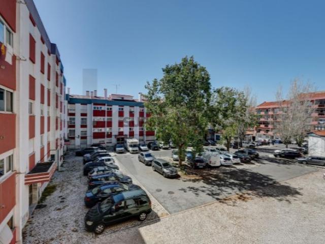 Apartamento T4 em Queluz