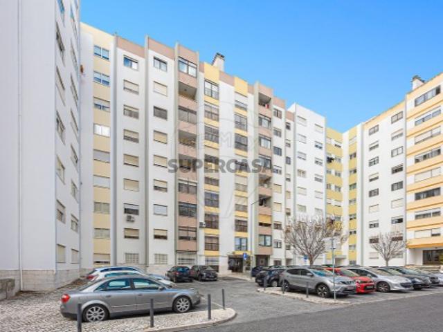 Apartamento T4 em Queluz e Belas