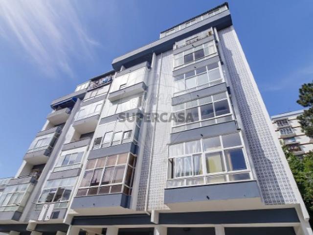 Apartamento T4 em Rio de Mouro