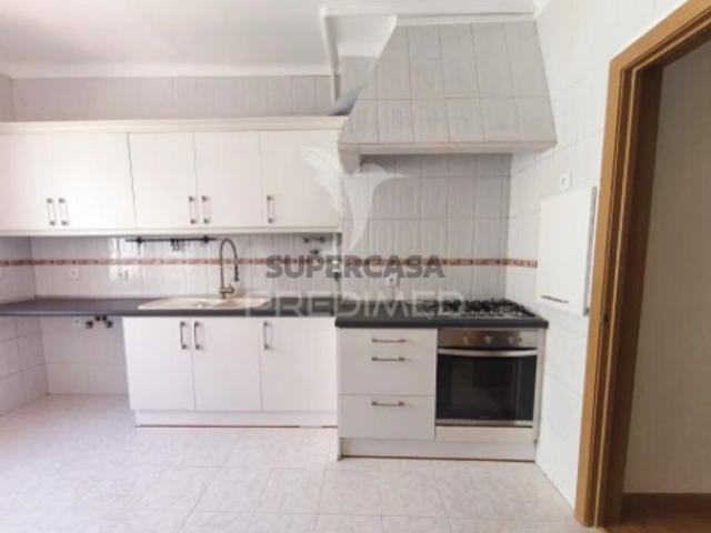 Apartamento T4 em Rio de Mouro