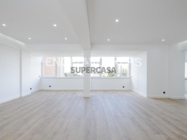 Apartamento T4 em São Domingos de Benfica