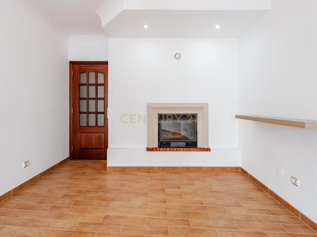 Apartamento T4 em Santa Marta do Pinhal