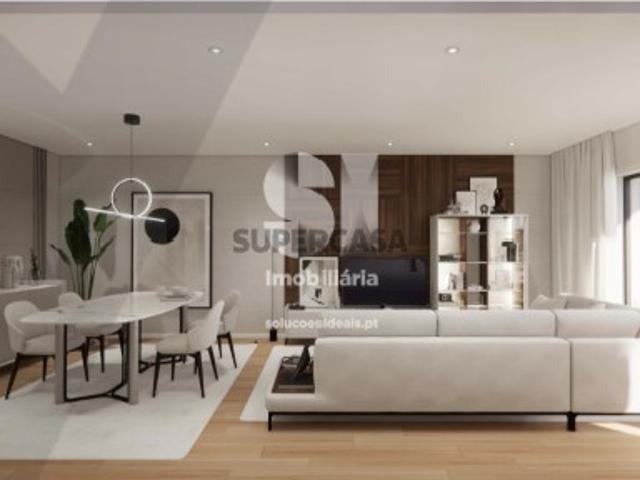 Apartamento T4 em Santo António dos Olivais