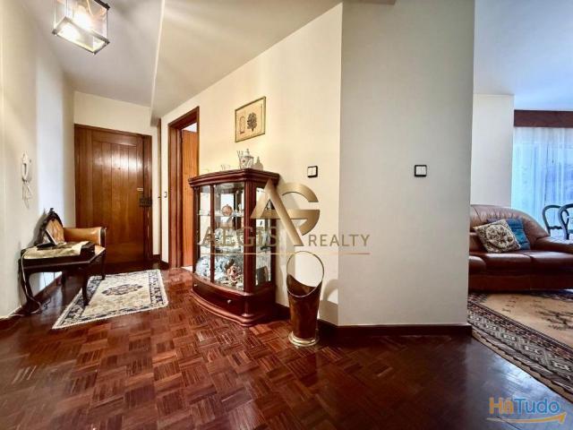 Apartamento T4 em Santo António | 26084068048