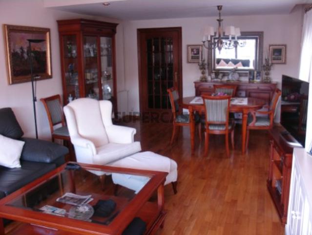Apartamento T4 em Santo António