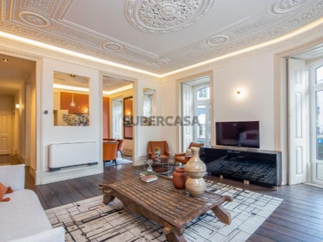 Apartamento T4 em Santo António dos Cavaleiros e Frielas
