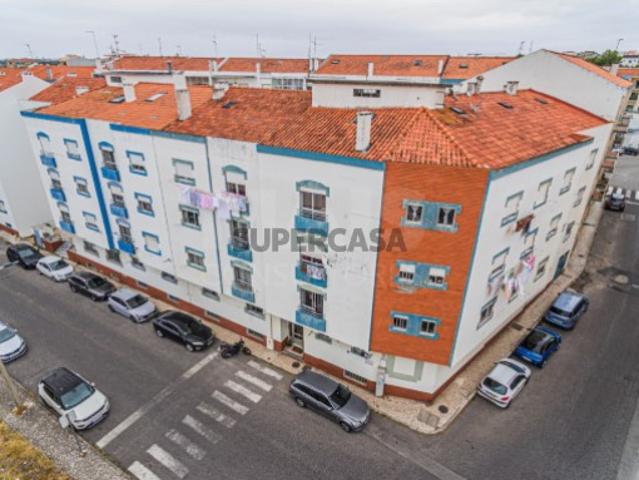 Apartamento T4 em Santo Onofre e Serra do Bouro