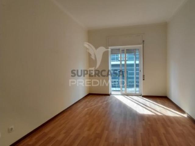 Apartamento T4 em Sé e São Lourenço