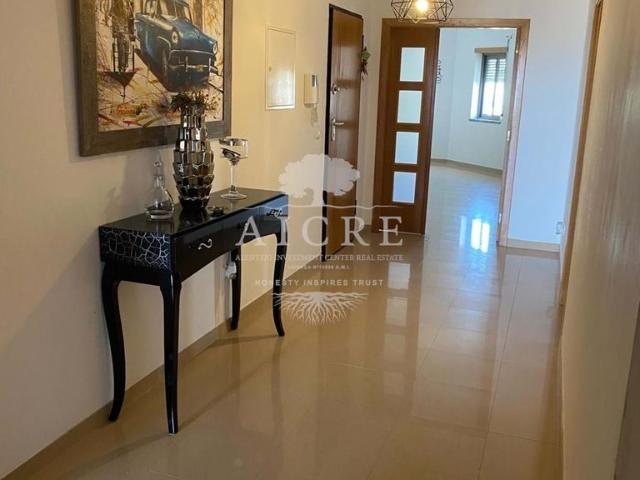 Apartamento T4 Espaoso com Varanda e Garagem Beja