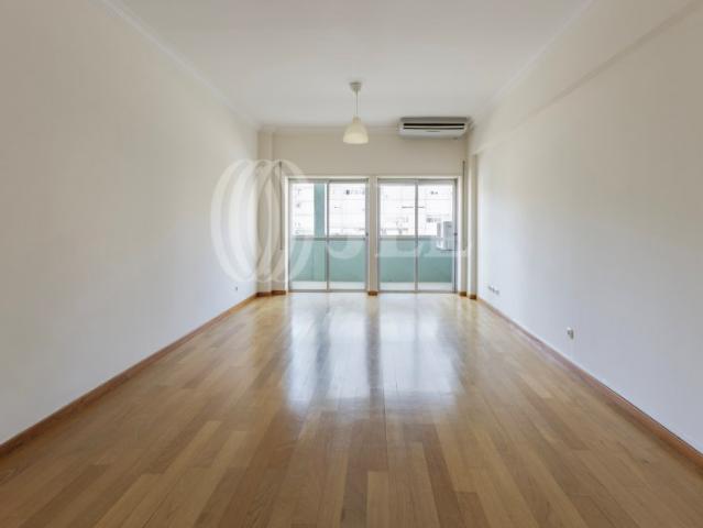 Apartamento T4 estacionamento no Lumiar em Lisboa