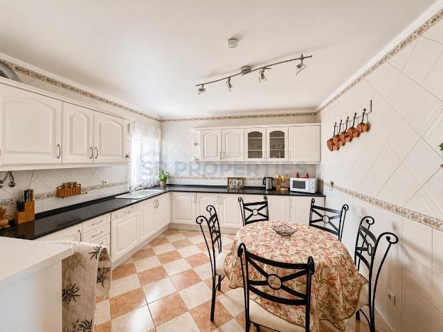 Apartamento T4 Exclusivo em Quarteira, a Cinco Minutos da Pr. 210m² Quarteira