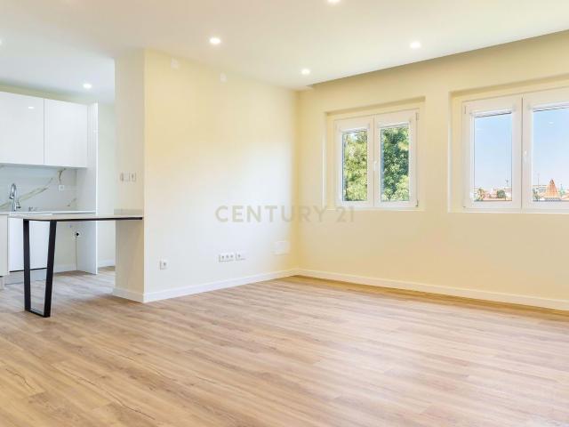 Apartamento T4 integralmente renovado em Alvalade, Lisboa. Em Venda!