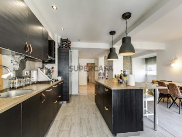 Apartamento T4 junto à Praia de Paço de Arcos