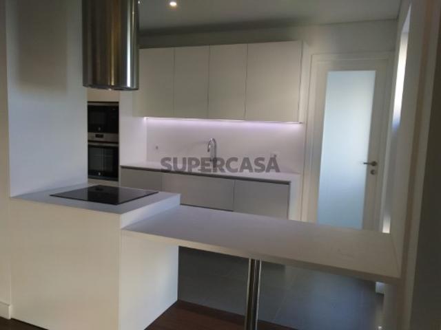 Apartamento T4 junto ao Hospital Militar da Boavista, Porto!