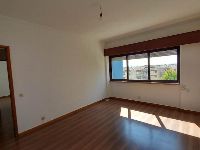 Apartamento T4 localizado a cinco minutos do centro da cidade de Leiria
