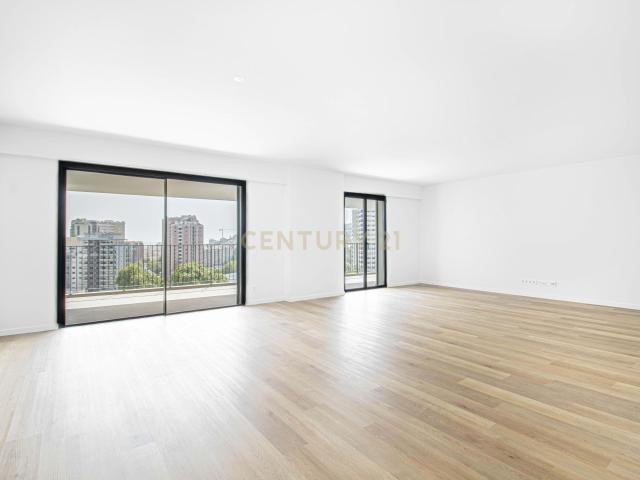 Apartamento T4 MIREAR com Vista Rio