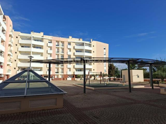 Apartamento T4, na Travessa Vera Garb junto à Universidade de Faro