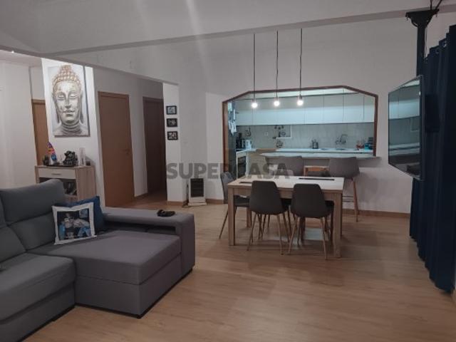 Apartamento T4 na zona do Complexo dos Desportos de Almada