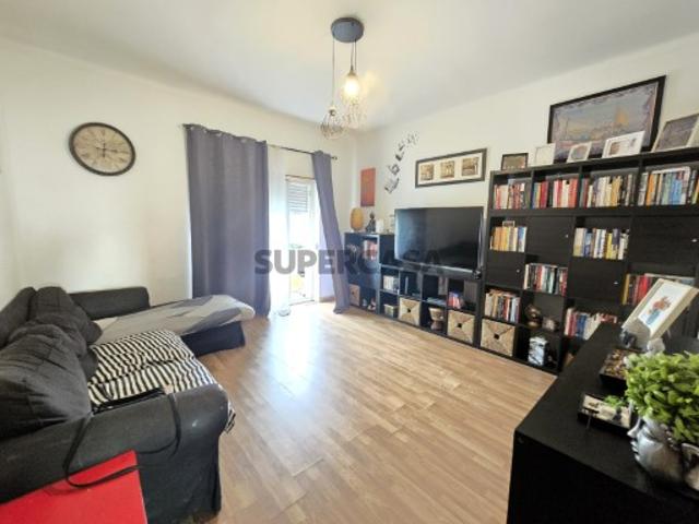 Apartamento T4 na Avenida dos Ciprestes em Setúbal