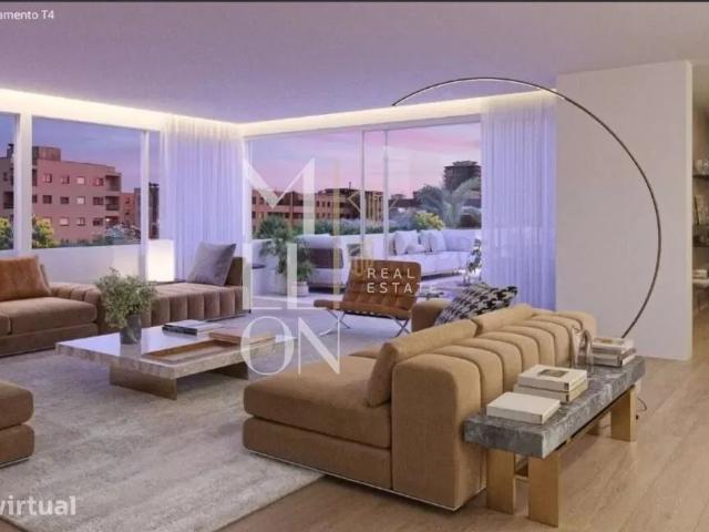 Apartamento T4 na numa das avenidas mais emblemáticas de Matosinhos