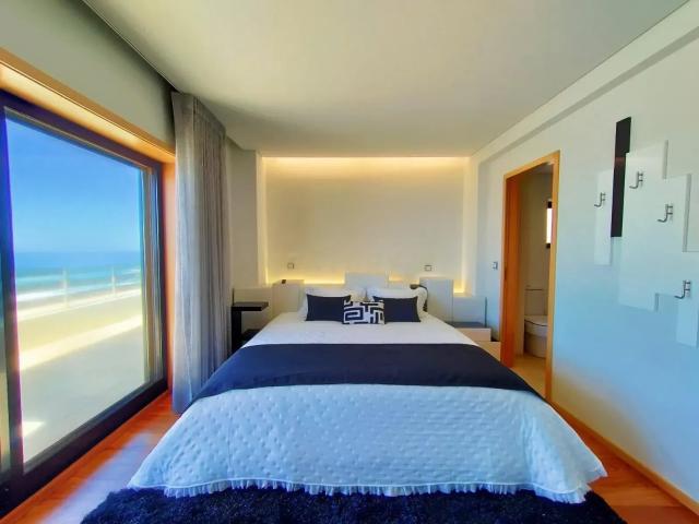 Apartamento T4 na Primeira Linha de Mar em Aver o Mar